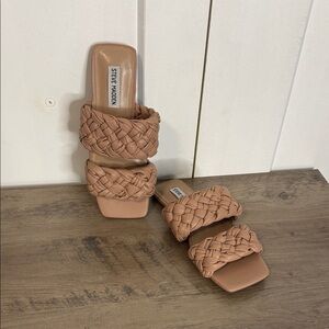 NWTs Steve Madden / 7 | Women's Braided Flat Sandals in Tan Nude